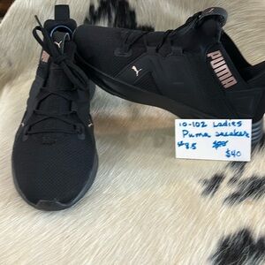 PUMA ladies running shoe